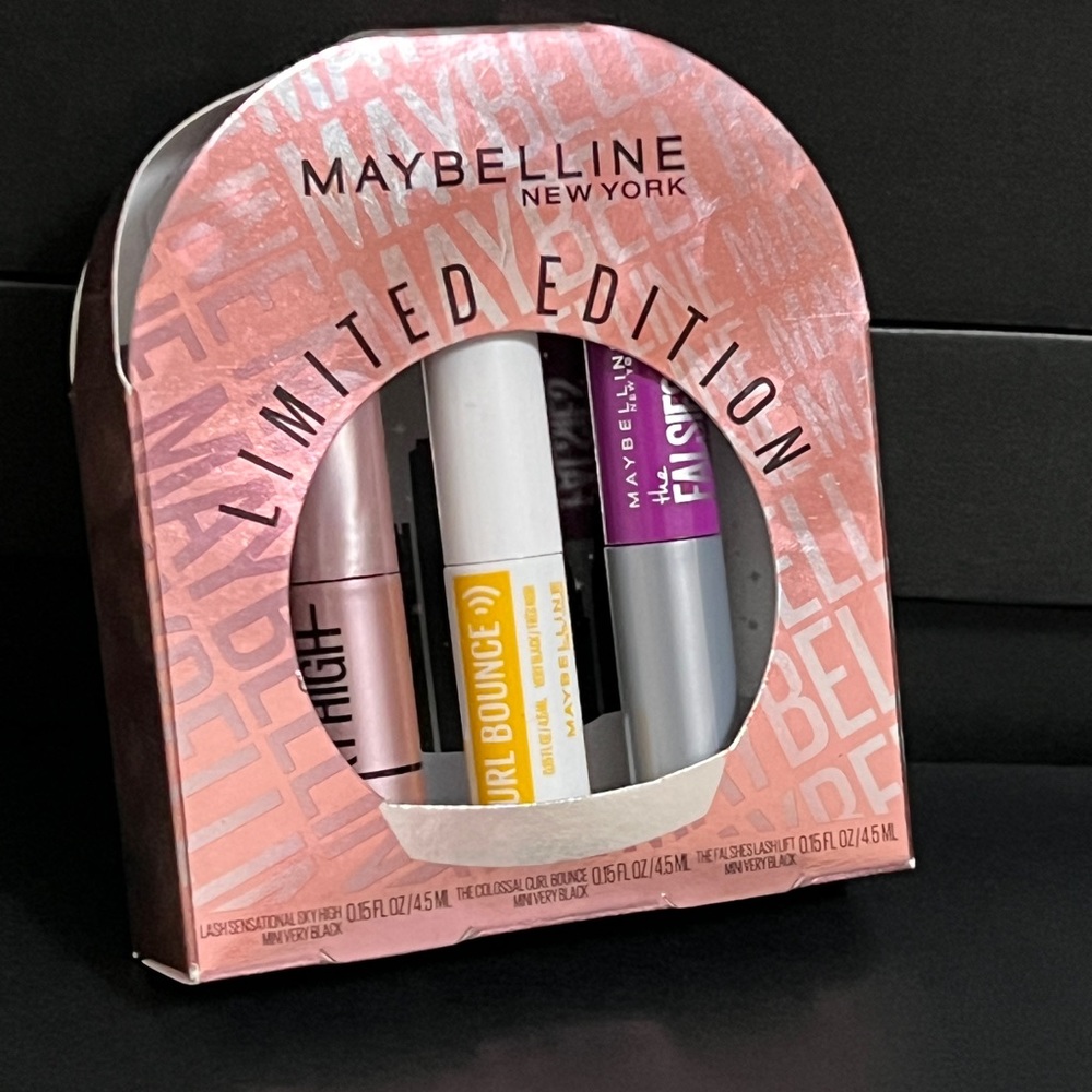 Maybelline Holiday Limited Edition Eye Makeup Gift Set Sky High Mascara Black